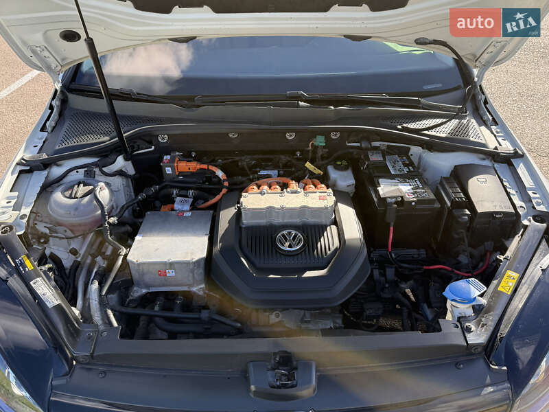 Хетчбек Volkswagen e-Golf 2016 в Житомирі