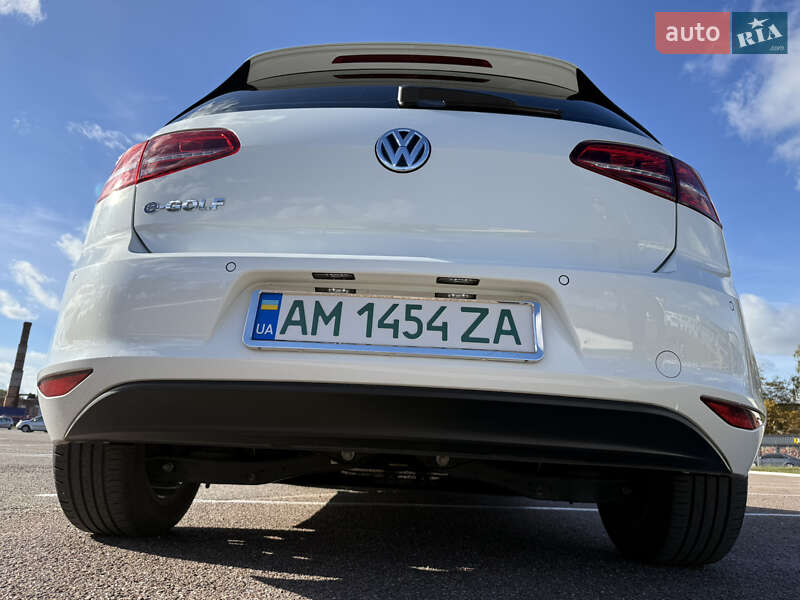 Хетчбек Volkswagen e-Golf 2016 в Житомирі