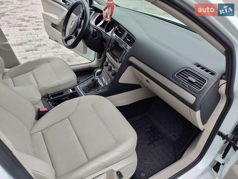 Хэтчбек Volkswagen e-Golf 2014 в Киеве фото 9 Хэтчбек Volkswagen e-Golf 2014 в Киеве