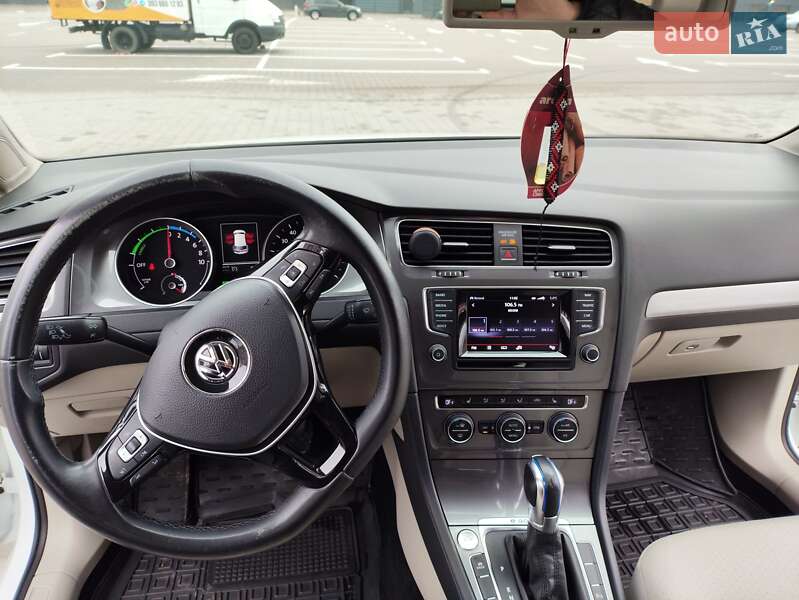 Хэтчбек Volkswagen e-Golf 2014 в Киеве фото 7 Хэтчбек Volkswagen e-Golf 2014 в Киеве