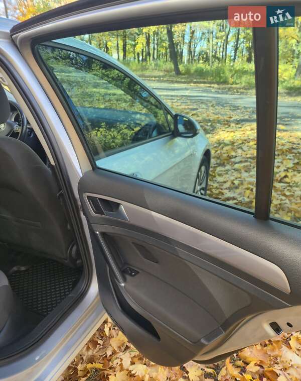 Хэтчбек Volkswagen e-Golf 2016 в Лозовой