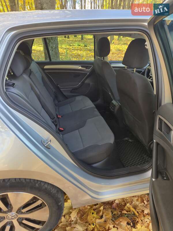 Хэтчбек Volkswagen e-Golf 2016 в Лозовой