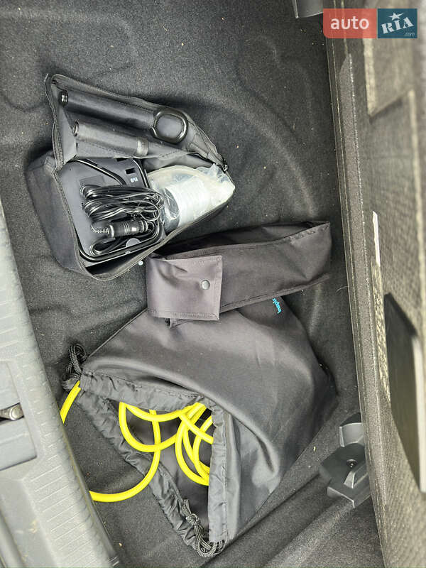 Хэтчбек Volkswagen e-Golf 2015 в Львове