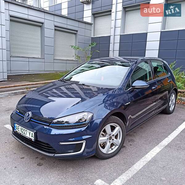 Volkswagen e-Golf 2015