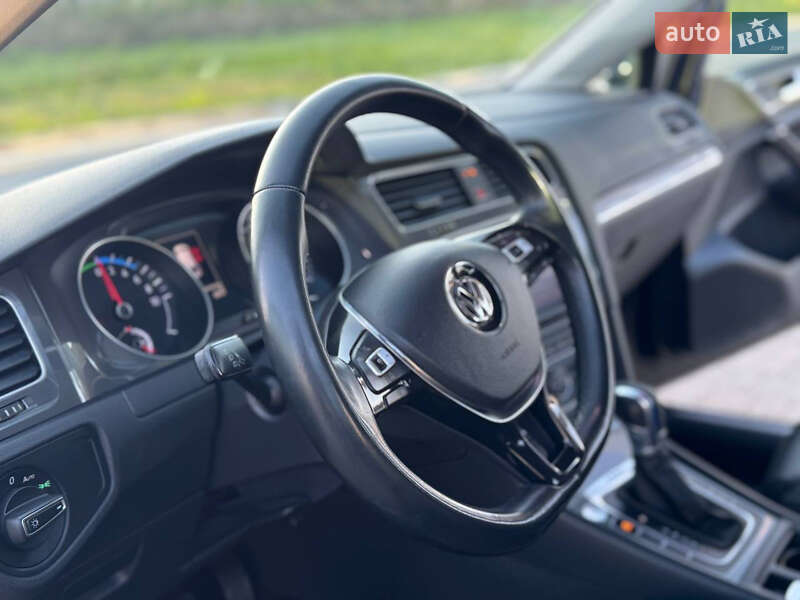 Хэтчбек Volkswagen e-Golf 2016 в Львове