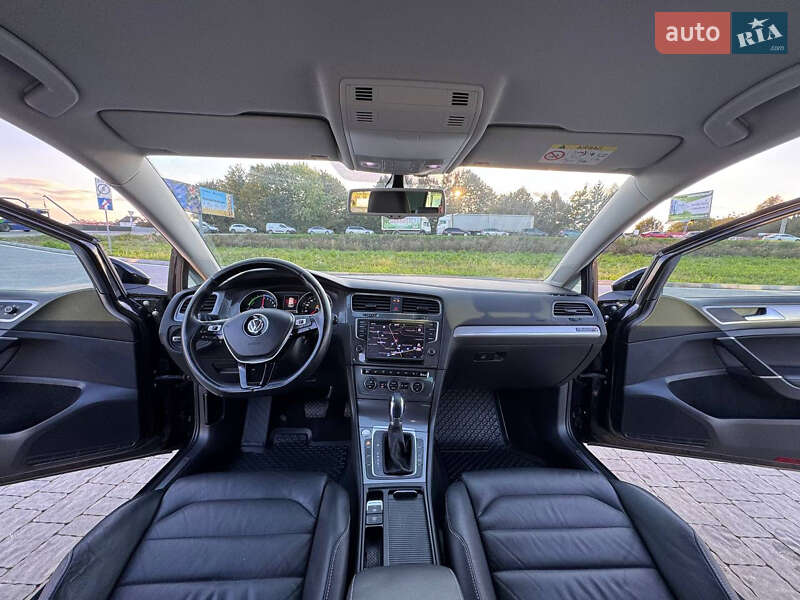 Хэтчбек Volkswagen e-Golf 2016 в Львове