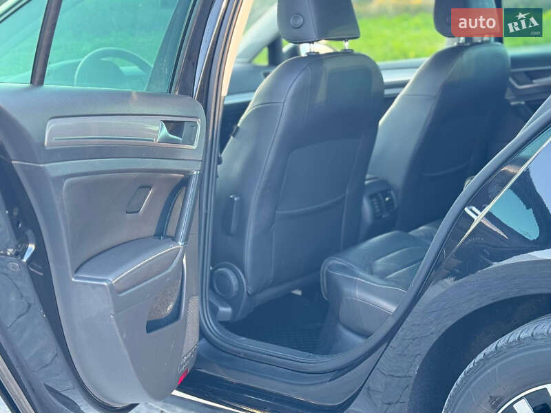 Хэтчбек Volkswagen e-Golf 2016 в Львове