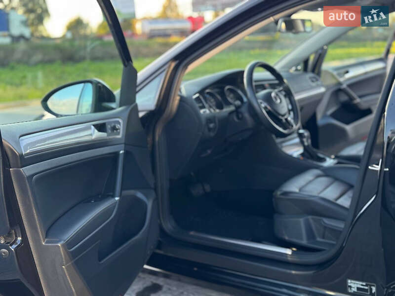 Хэтчбек Volkswagen e-Golf 2016 в Львове