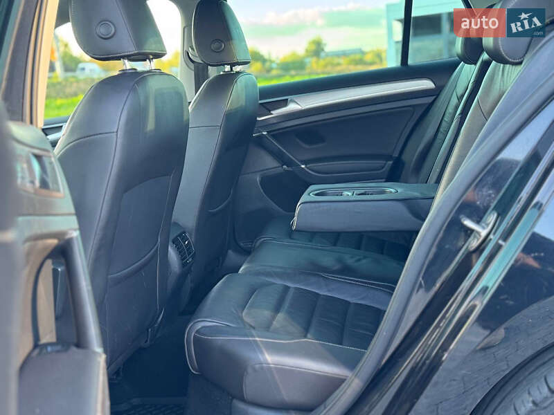 Хэтчбек Volkswagen e-Golf 2016 в Львове