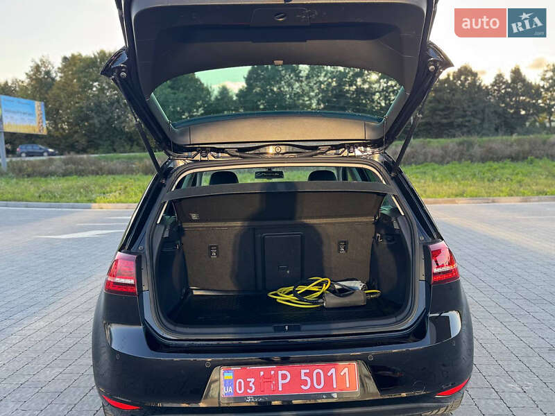 Хэтчбек Volkswagen e-Golf 2016 в Львове