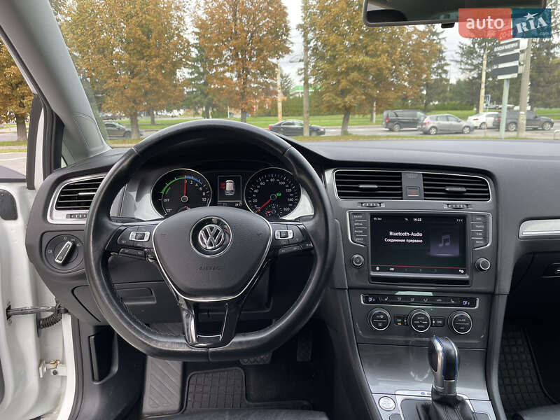 Хэтчбек Volkswagen e-Golf 2014 в Луцке фото 17 Хэтчбек Volkswagen e-Golf 2014 в Луцке