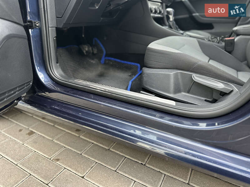 Хетчбек Volkswagen e-Golf 2015 в Рівному