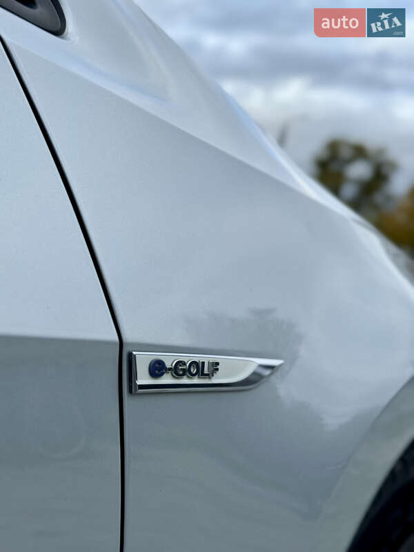 Хэтчбек Volkswagen e-Golf 2015 в Черновцах