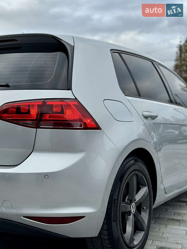 Хэтчбек Volkswagen e-Golf 2015 в Черновцах