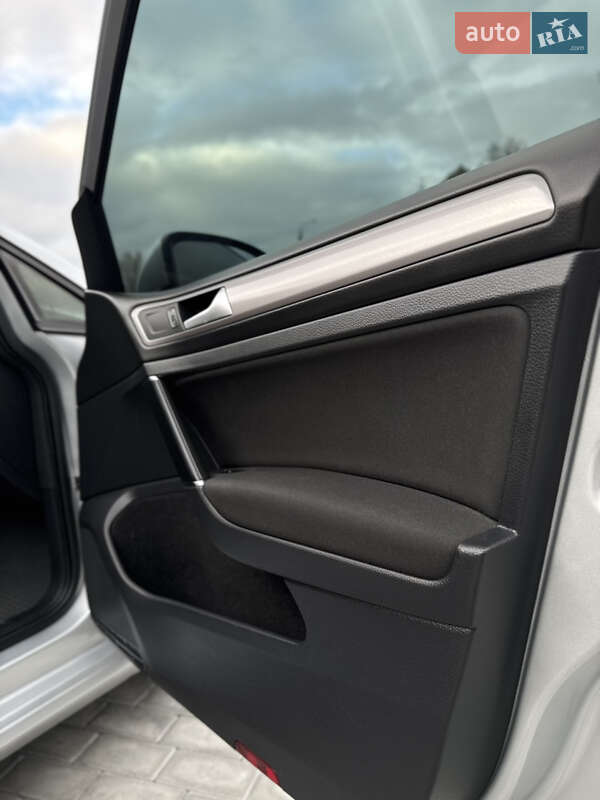 Хэтчбек Volkswagen e-Golf 2015 в Черновцах