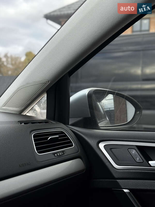 Хэтчбек Volkswagen e-Golf 2015 в Черновцах