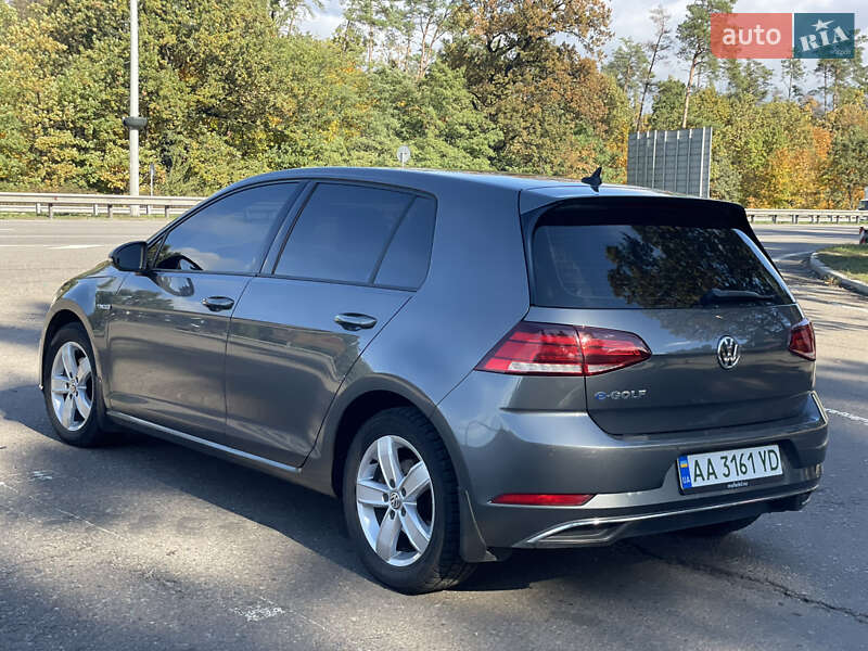 Хэтчбек Volkswagen e-Golf 2017 в 