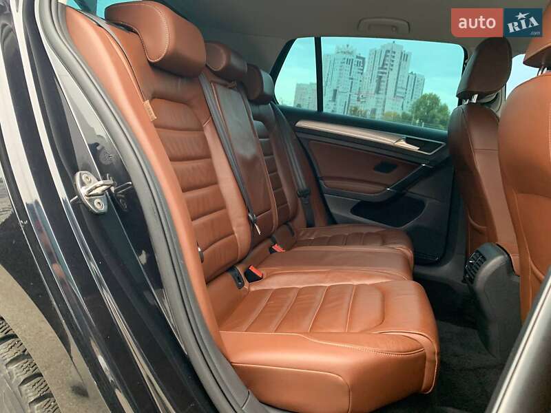 Хэтчбек Volkswagen e-Golf 2016 в Киеве