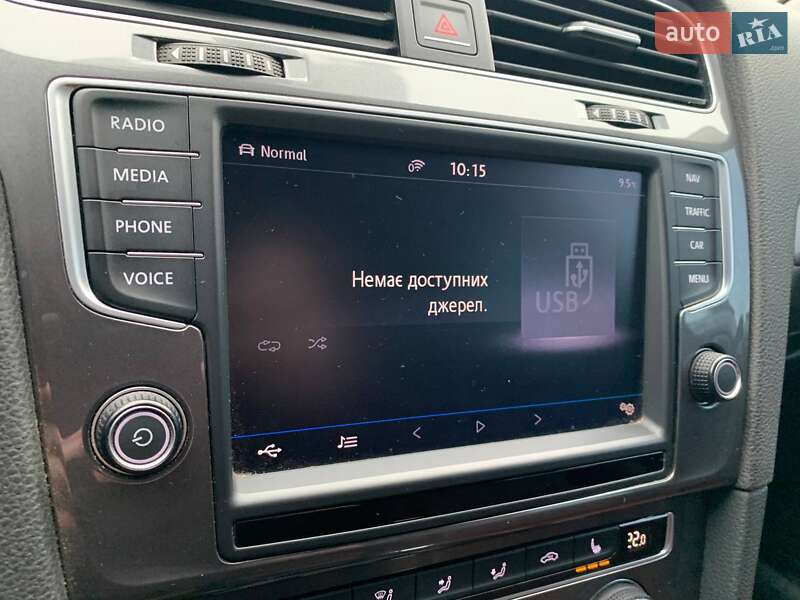 Хэтчбек Volkswagen e-Golf 2016 в Киеве