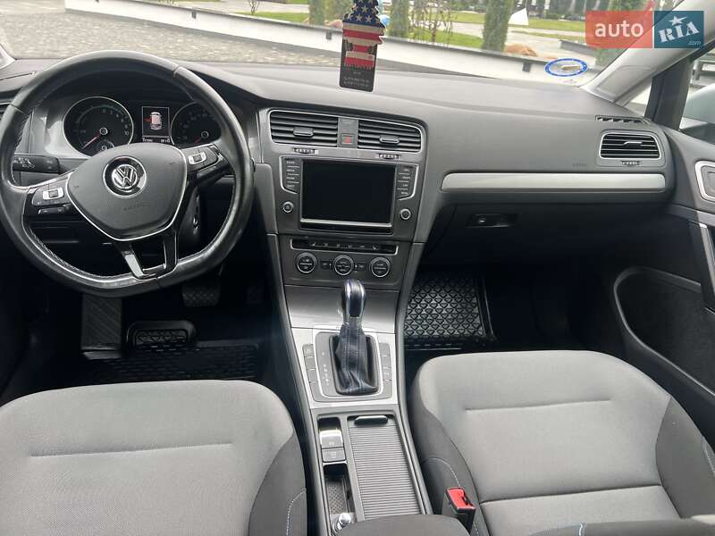 Хэтчбек Volkswagen e-Golf 2016 в Ровно фото 23 Хэтчбек Volkswagen e-Golf 2016 в Ровно