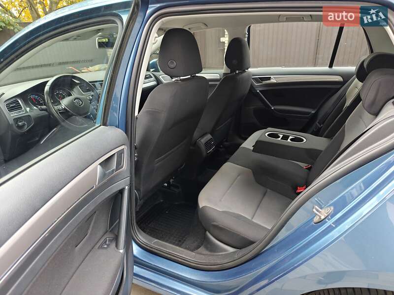 Хэтчбек Volkswagen e-Golf 2015 в Ивано-Франковске
