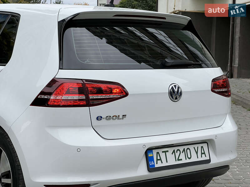 Хетчбек Volkswagen e-Golf 2015 в Івано-Франківську
