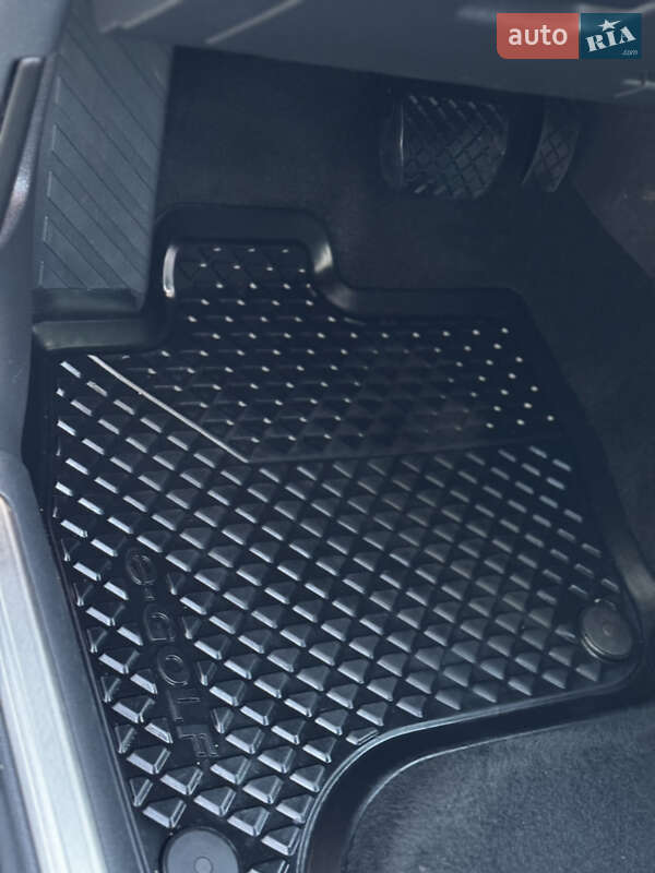 Хэтчбек Volkswagen e-Golf 2016 в Дрогобыче фото 38 Хэтчбек Volkswagen e-Golf 2016 в Дрогобыче