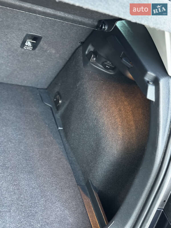 Хэтчбек Volkswagen e-Golf 2016 в Дрогобыче фото 54 Хэтчбек Volkswagen e-Golf 2016 в Дрогобыче