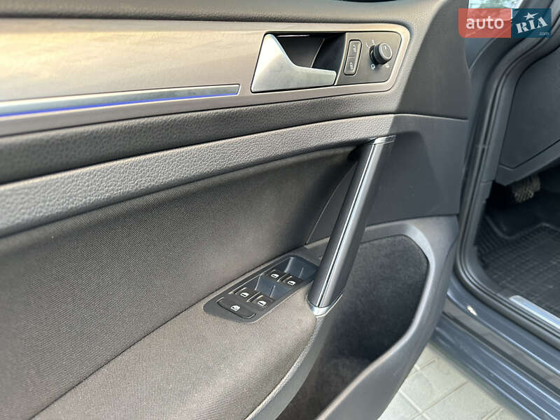 Хетчбек Volkswagen e-Golf 2015 в Кам'янець-Подільському