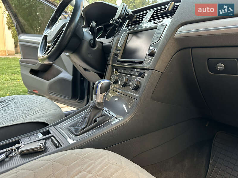 Хетчбек Volkswagen e-Golf 2015 в Кам'янець-Подільському