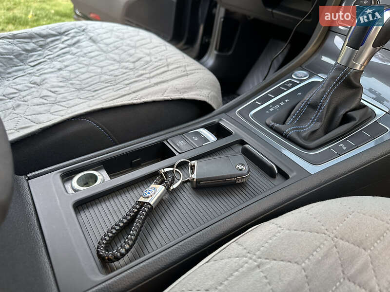 Хетчбек Volkswagen e-Golf 2015 в Кам'янець-Подільському