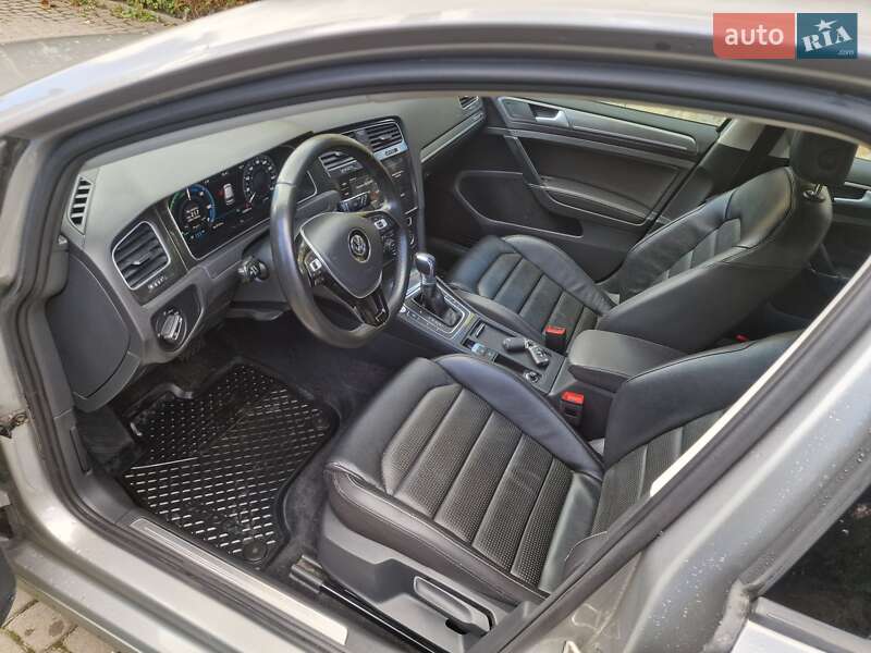 Хэтчбек Volkswagen e-Golf 2017 в Львове фото 28 Хэтчбек Volkswagen e-Golf 2017 в Львове
