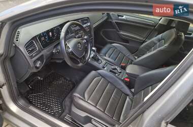 Хэтчбек Volkswagen e-Golf 2017 в 