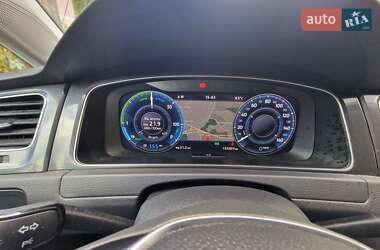 Хэтчбек Volkswagen e-Golf 2017 в 