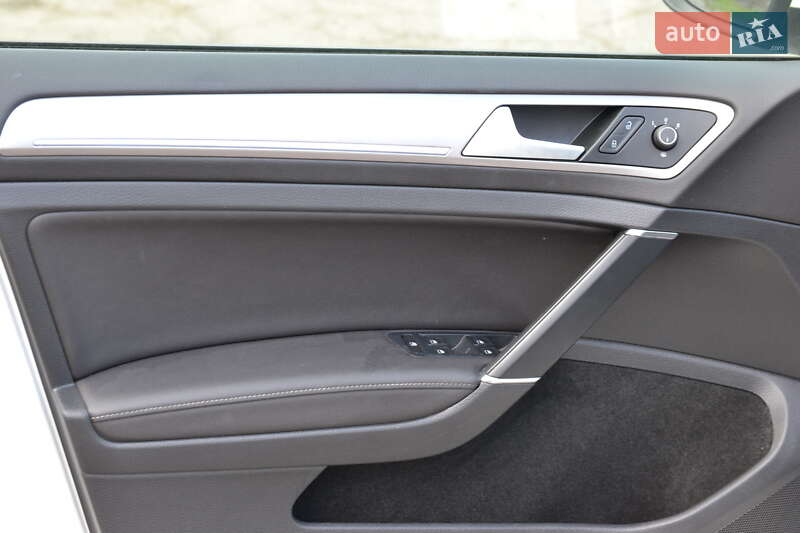 Хэтчбек Volkswagen e-Golf 2015 в Луцке фото 15 Хэтчбек Volkswagen e-Golf 2015 в Луцке