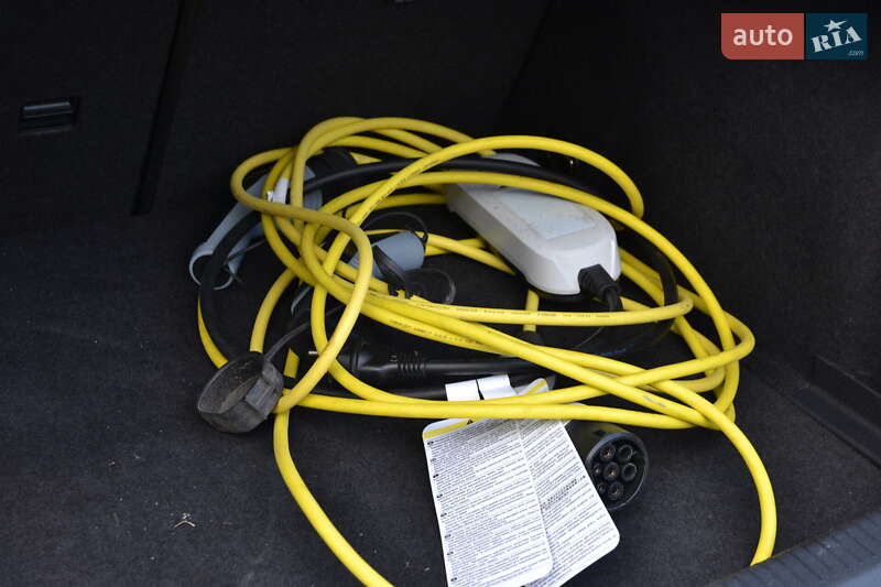 Хэтчбек Volkswagen e-Golf 2015 в Луцке фото 45 Хэтчбек Volkswagen e-Golf 2015 в Луцке