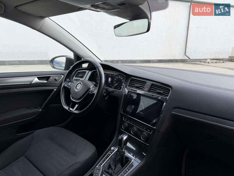 Хэтчбек Volkswagen e-Golf 2018 в Виннице