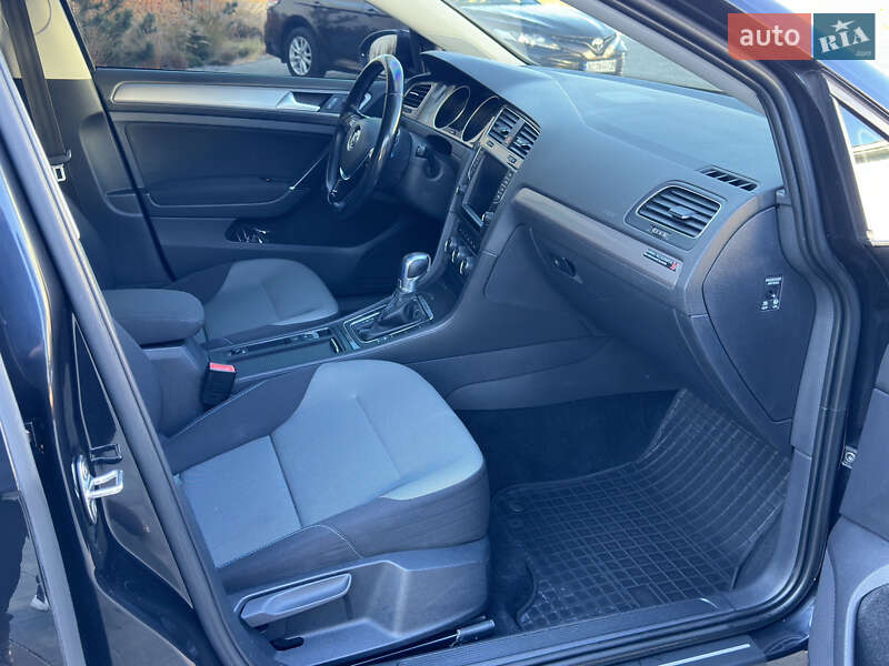 Хэтчбек Volkswagen e-Golf 2015 в Луцке фото 21 Хэтчбек Volkswagen e-Golf 2015 в Луцке