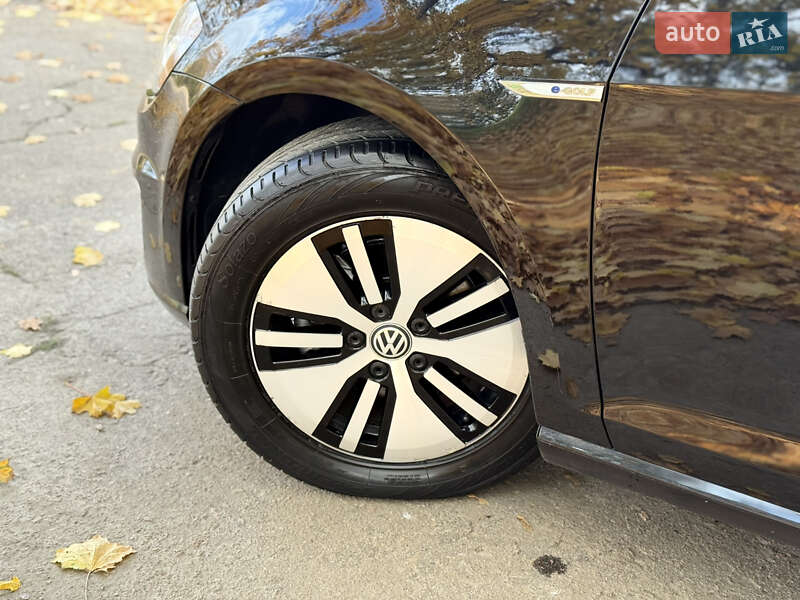 Хэтчбек Volkswagen e-Golf 2015 в Кропивницком