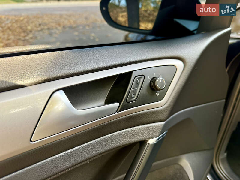 Хэтчбек Volkswagen e-Golf 2015 в Кропивницком