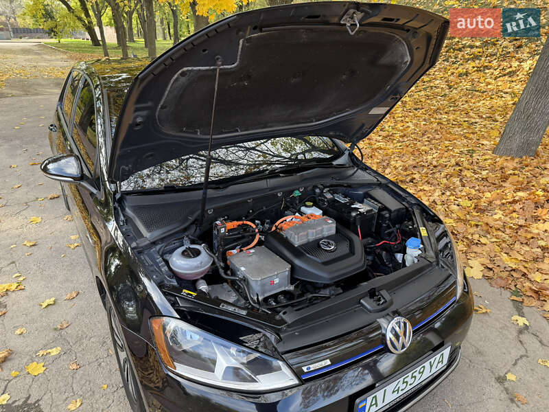 Хэтчбек Volkswagen e-Golf 2015 в Кропивницком