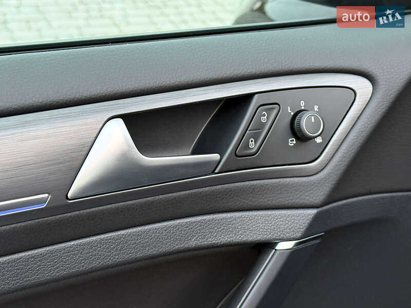 Хэтчбек Volkswagen e-Golf 2020 в Ровно