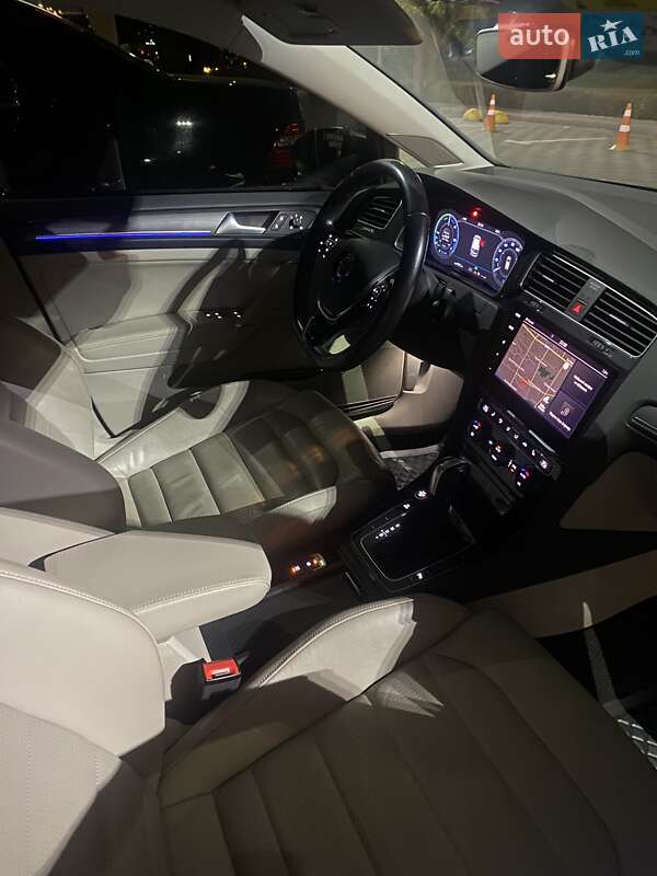 Хетчбек Volkswagen e-Golf 2019 в Хмельницькому фото 25 Хетчбек Volkswagen e-Golf 2019 в Хмельницькому