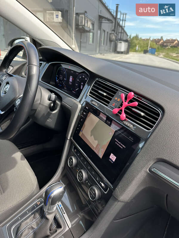 Хэтчбек Volkswagen e-Golf 2018 в Хмельницком