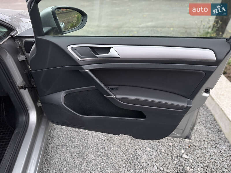 Хетчбек Volkswagen e-Golf 2014 в Рівному