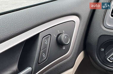 Хэтчбек Volkswagen e-Golf 2015 в 