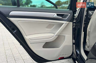 Хэтчбек Volkswagen e-Golf 2015 в 