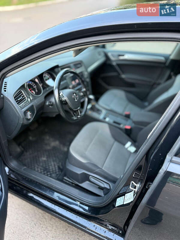 Хетчбек Volkswagen e-Golf 2016 в Львові