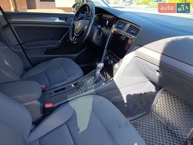 Хетчбек Volkswagen e-Golf 2018 в Дніпрі