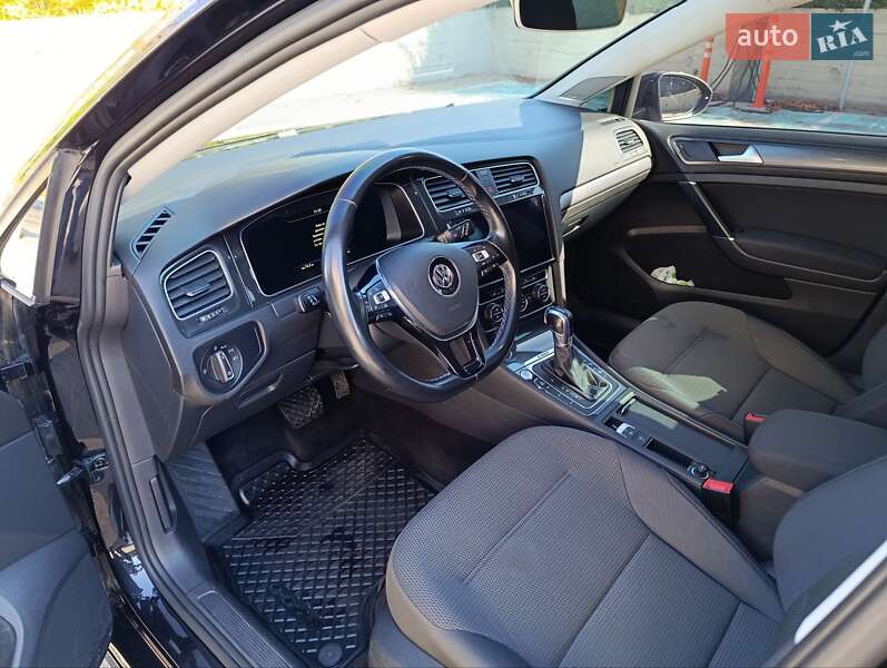 Хетчбек Volkswagen e-Golf 2018 в Дніпрі